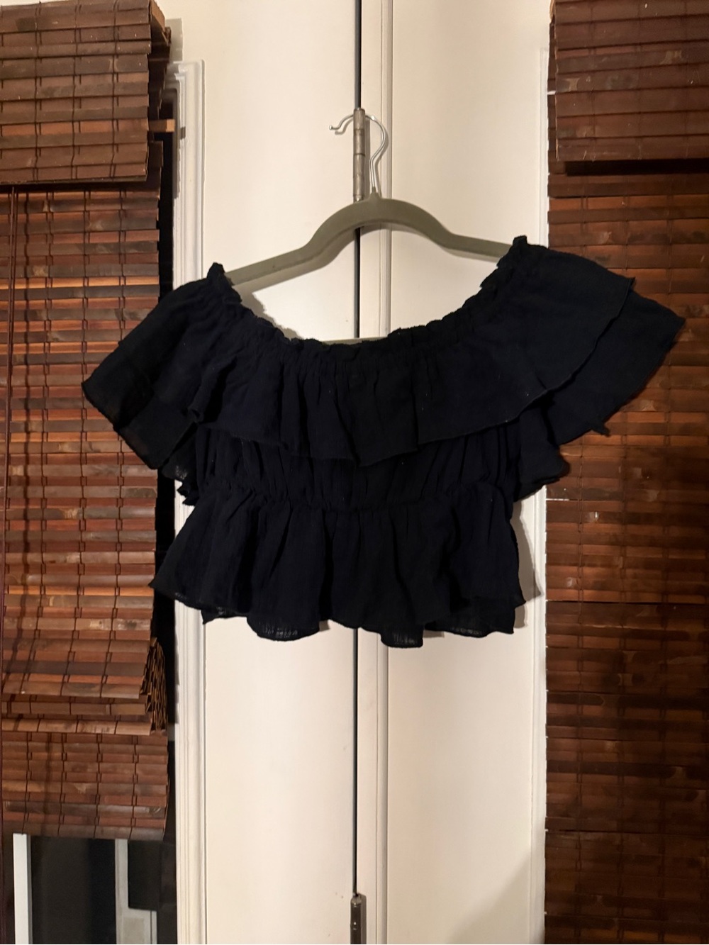 Olivaceous off the shoulder ruffle crop black, top,, sz S, nwt adorable!🖤 - Picture 5 of 7